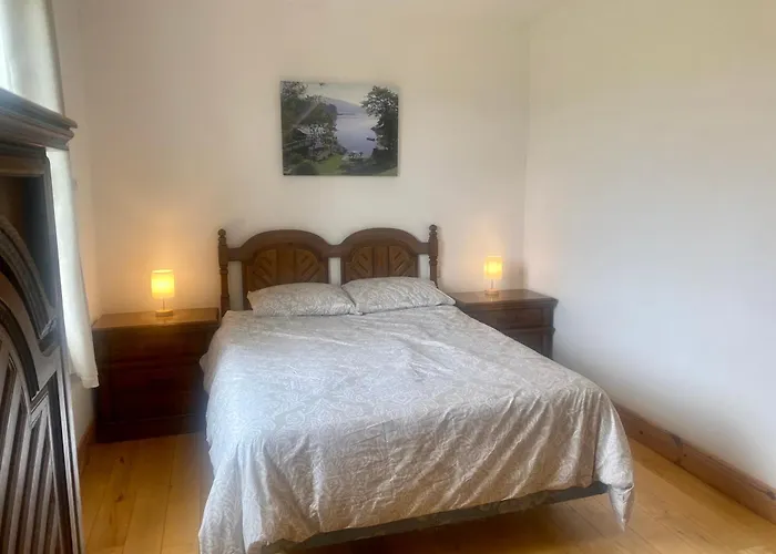 Irish Isle Oasis: Spacious 5-Bedroom Retreat