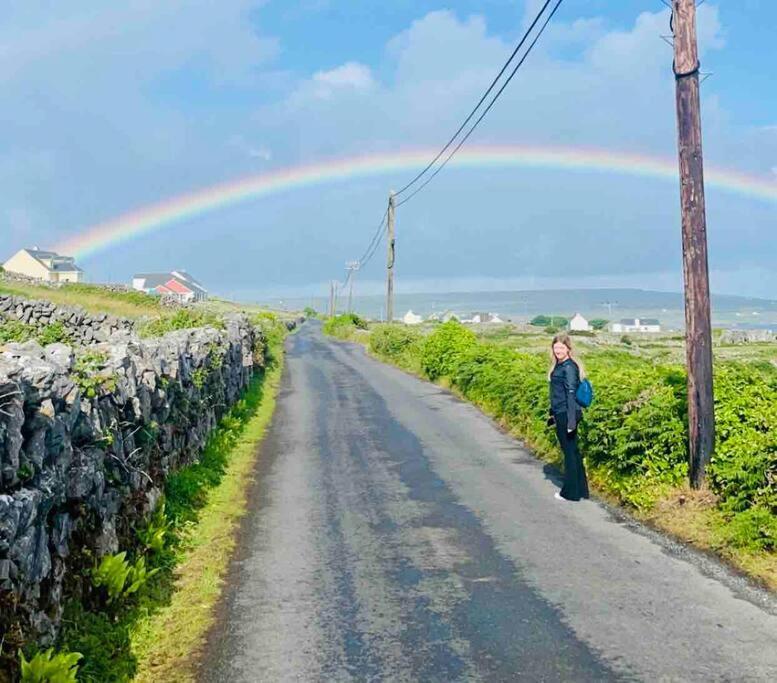 Irish Isle Oasis: Spacious 5-bedroom Retreat Holiday home Bungowla