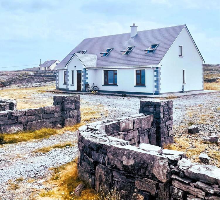 Irish Isle Oasis: Spacious 5-bedroom Retreat Holiday home