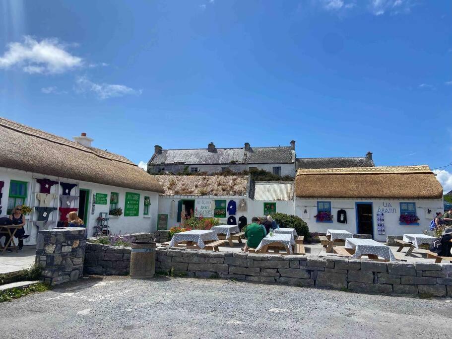 Irish Isle Oasis: Spacious 5-bedroom Retreat Holiday home *