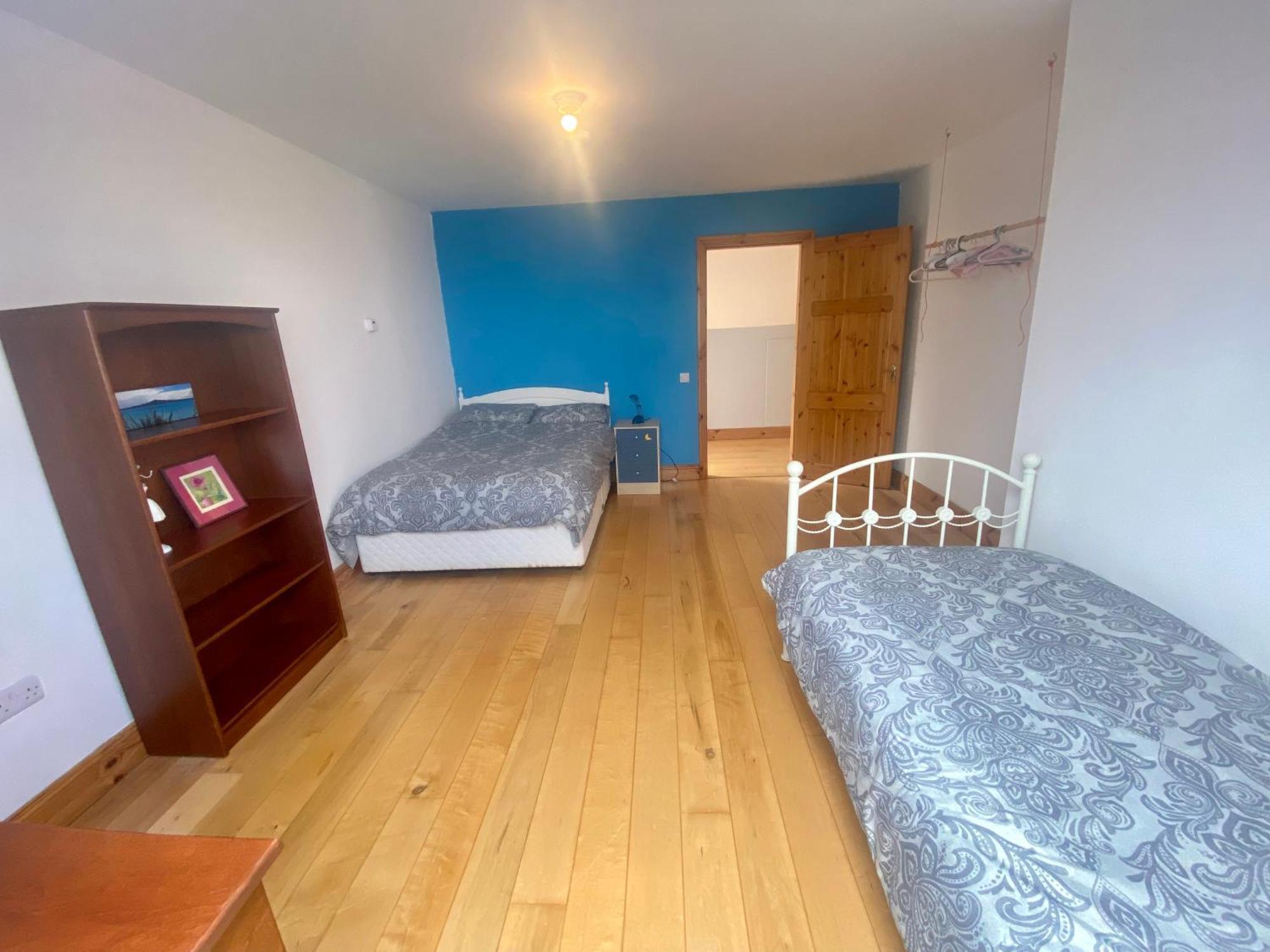 Holiday home Irish Isle Oasis: Spacious 5-bedroom Retreat *