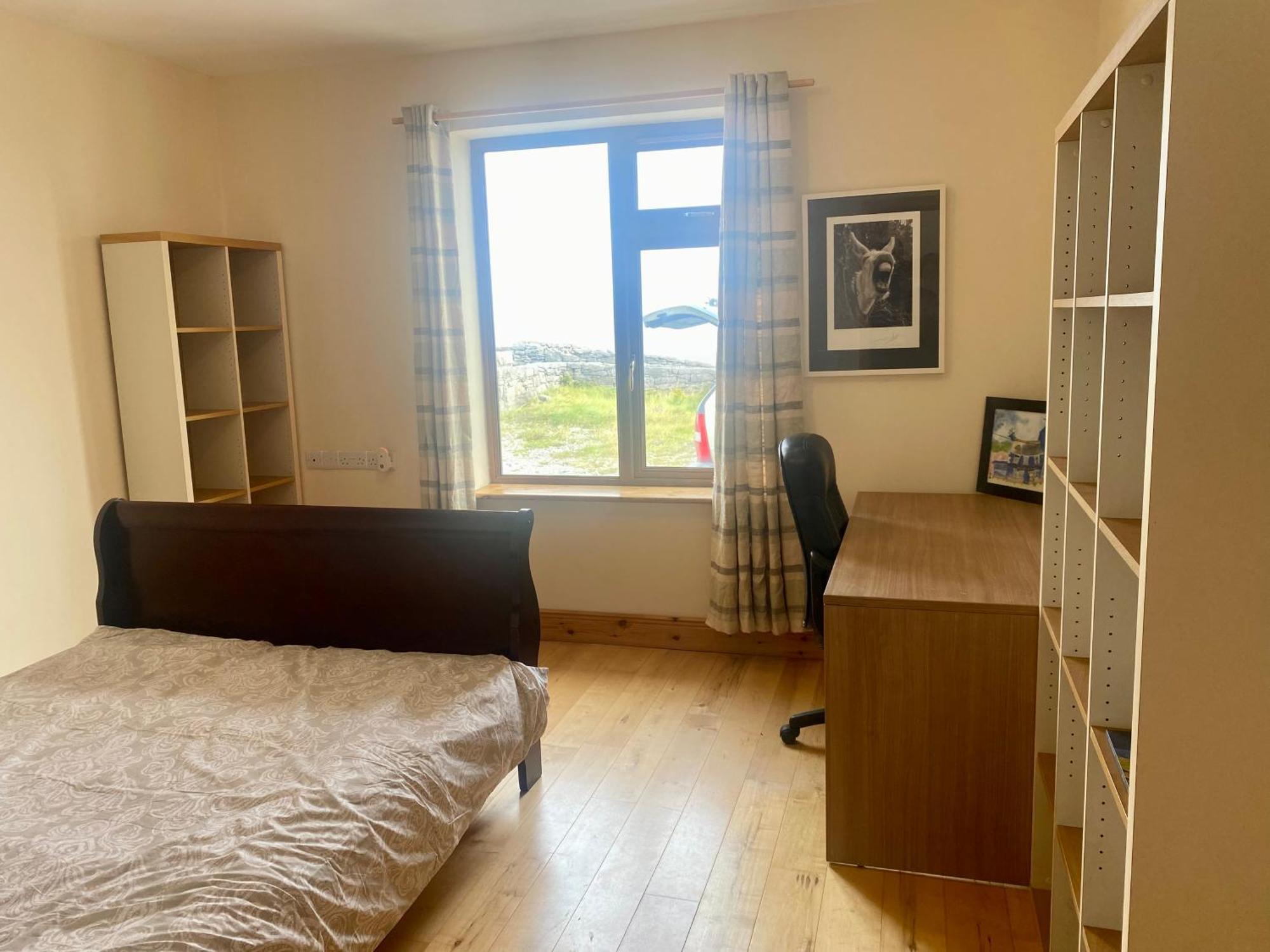 Irish Isle Oasis: Spacious 5-bedroom Retreat Holiday home Bungowla