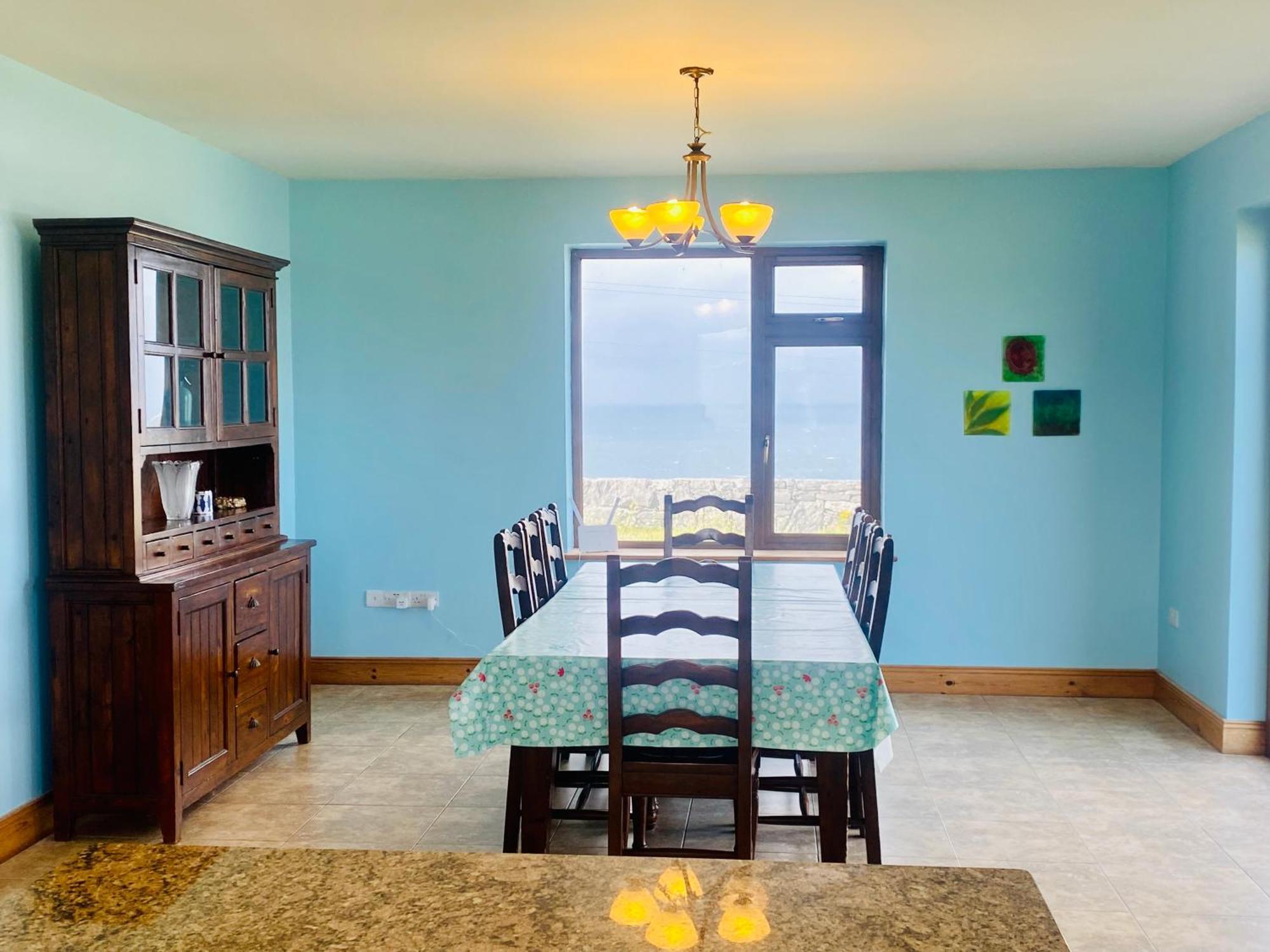 Irish Isle Oasis: Spacious 5-bedroom Retreat Ferienhaus