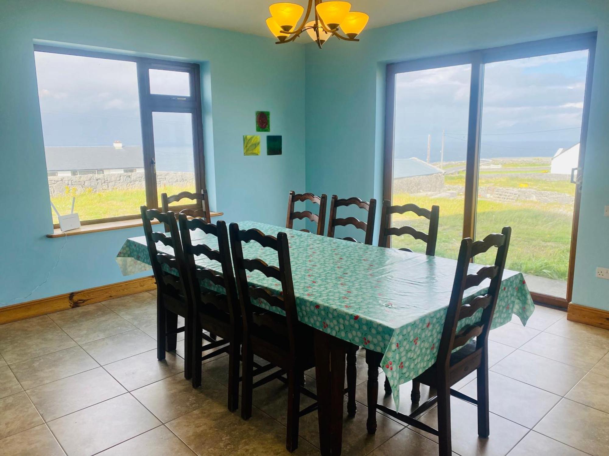 Irish Isle Oasis: Spacious 5-bedroom Retreat * Bungowla