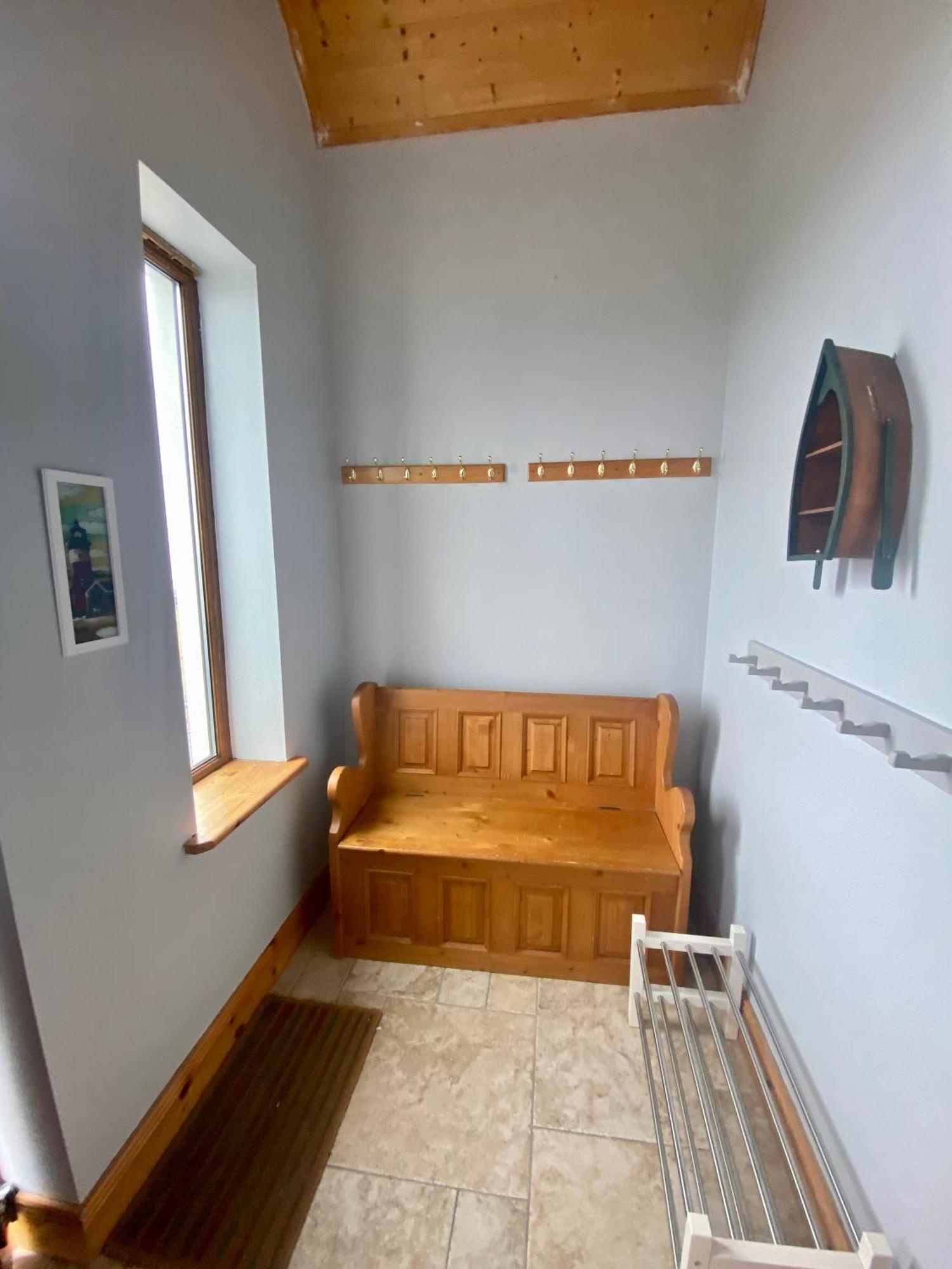 Irish Isle Oasis: Spacious 5-bedroom Retreat Holiday home Bungowla